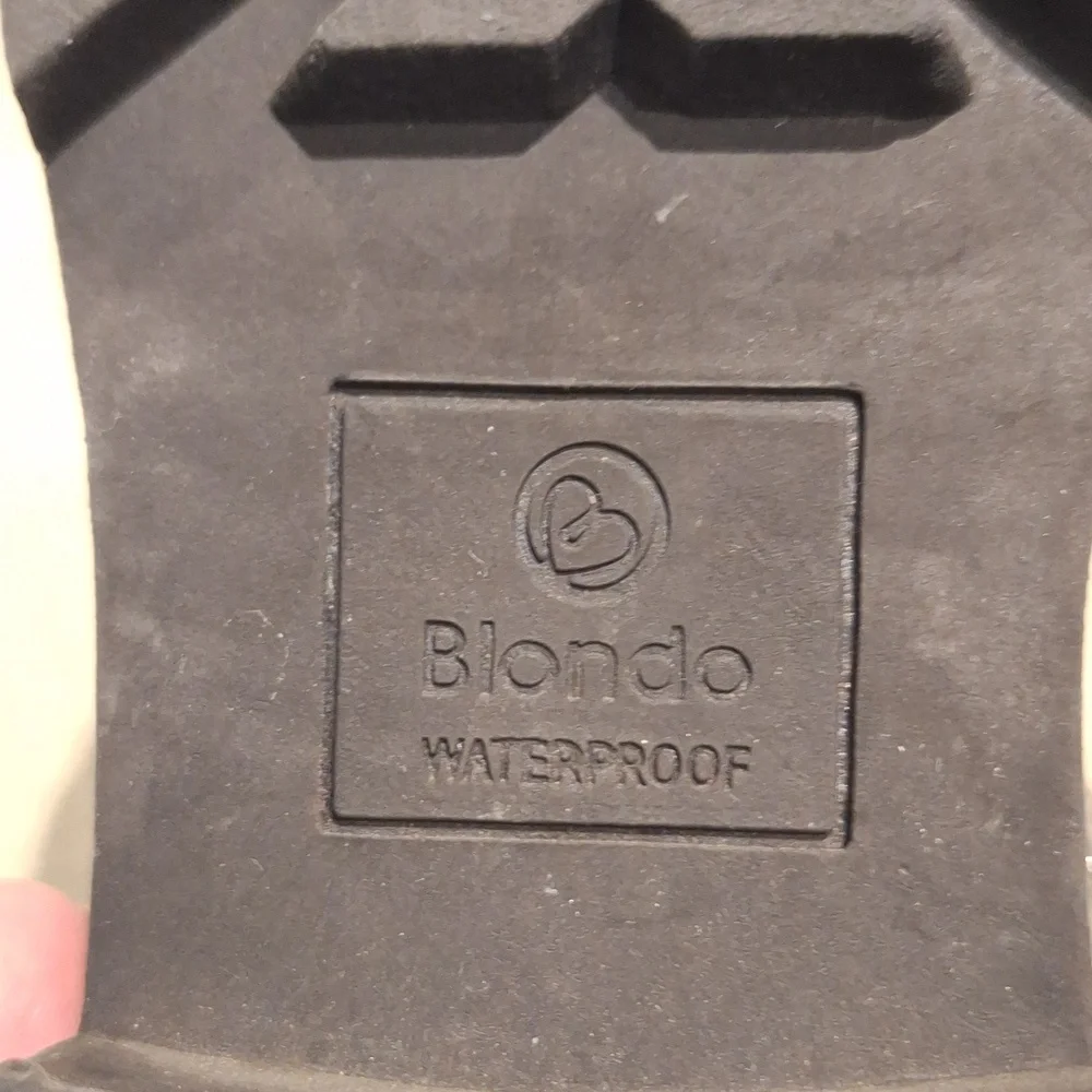 Blondo Dahlia Waterproof black booties size 7